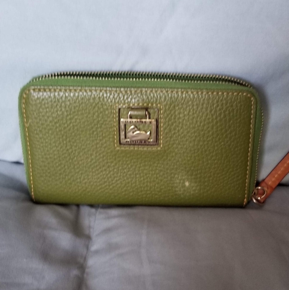 Dooney & Bourke zipped wallet